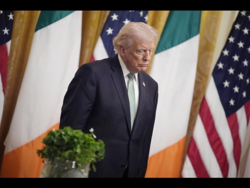 Trump sospende per 60 giorni il Jones Act contro il caro petrolio