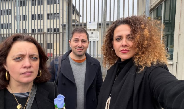 Gli osservatori di Antigone davanti al carcere di Busto Arsizio