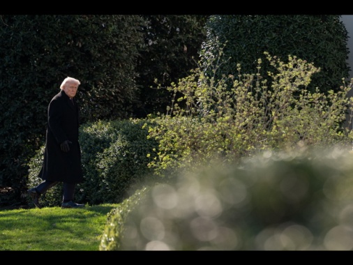 Trump: distruggeremo giacimento di gas dell'Iran se Teheran attaccherà di nuovo sito Qatar