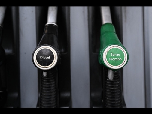 Dl carburanti in Gazzetta, taglio accise in vigore da oggi