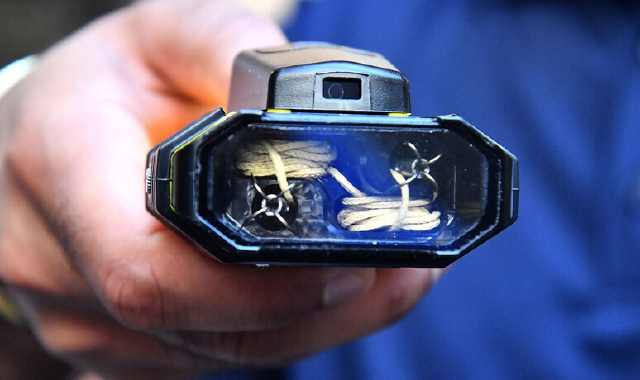 L’assessore dice no al bolawrap, la polizia locale protesta