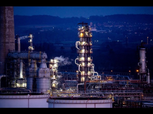 Il greggio riduce la corsa dopo Bessent sulle sanzioni all'Iran