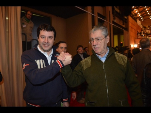 Salvini a Bossi, mi hai cambiato la vita, continueremo sulla tua strada