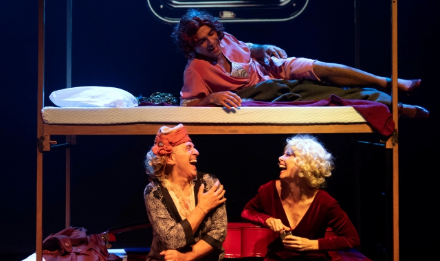 Euridice Axen (Marilyn Monroe), Giulio Corso (Tony Curtis) e Gianluca Ferrato (Jcck Lemmon)