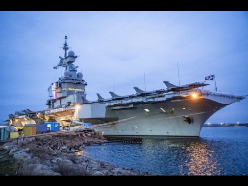 La portaerei francese localizzata grazie alla app usata da un suo marinaio