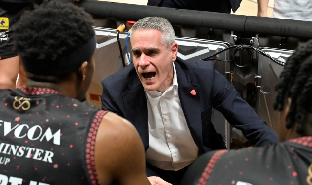 OJM verso Napoli, Kastritis con la guardia alta