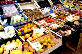 Arona, troppo caos: minimarket chiuso di sera