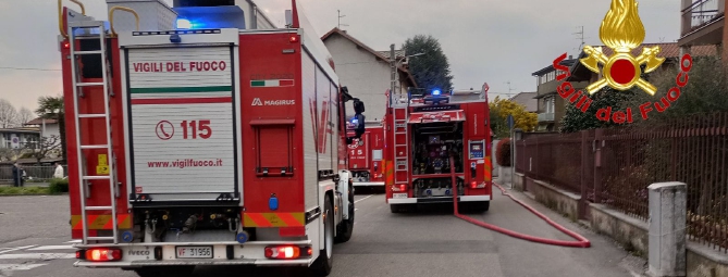 Box in fiamme a Venegono Inferiore