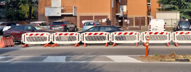 Sosta selvaggia: arrivano le transenne chieste dai residenti a Castellanza