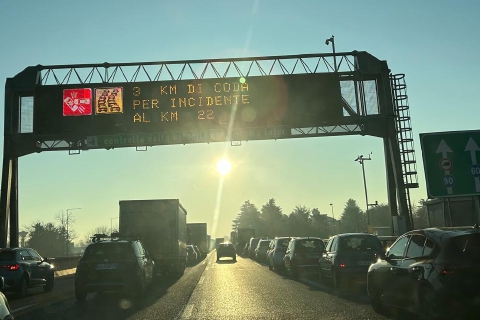 Tutti in coda sulla A8 dopo l’incidente tra Busto e Castellanza