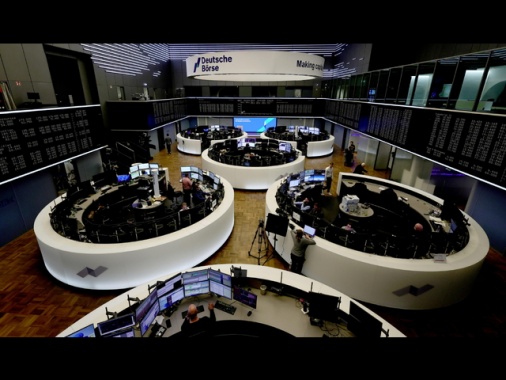Borsa: l'Europa chiude in rialzo con Trump su Iran e Hormuz