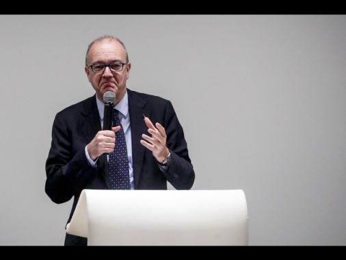 Prof accoltellata a scuola, non è in pericolo di vita