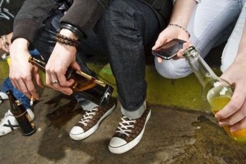 Mix di alcol e marijuana, poi stanno male a scuola