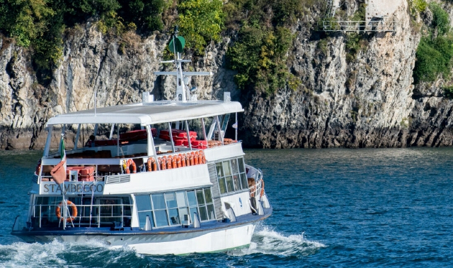 Battelli più cari, ma solo per i turisti