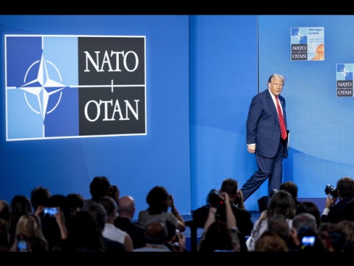 'Trump minacciò stop alle armi a Kiev se Europa fuori da coalizione Hormuz'