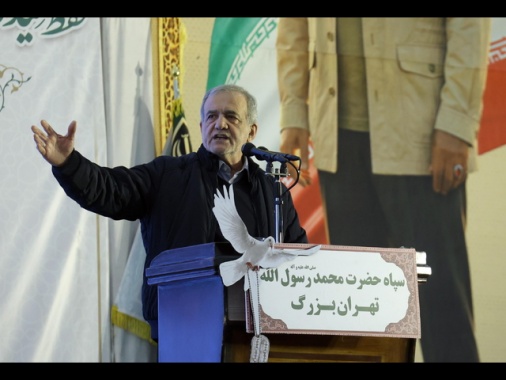 Pezeshkian, 'Usa mettono America al primo posto o agiscono per Israele?'