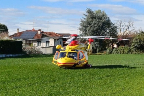 Bimbo cade dalla finestra: arriva l’elisoccorso