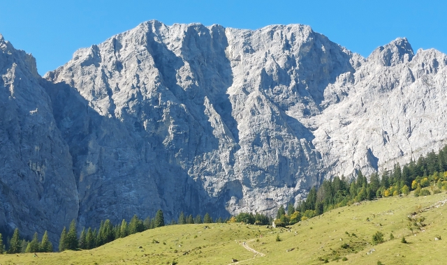 Tirolo, librarsi lungo il Sentiero dell’Aquila