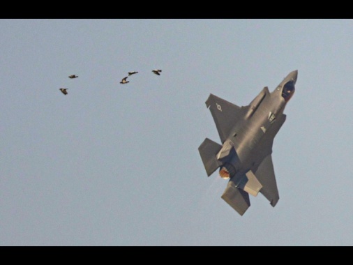 Nyt, Usa confermano l'abbattimento di un caccia in Iran, in corso le ricerche