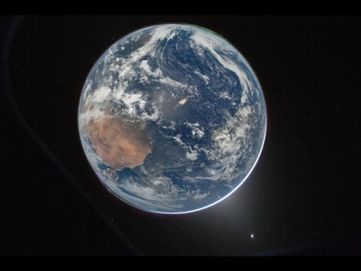 Nasa, Artemis II è a metà strada verso la Luna