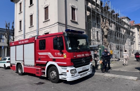 Rogo nella palazzina: al lavoro dopo i danni e la paura