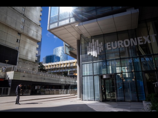 Borsa: l'Europa allunga il passo dopo gli indici Pmi, Milano +1,15%