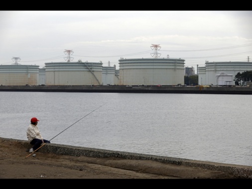 Il prezzo del petrolio vola, +5% a 117 dollari