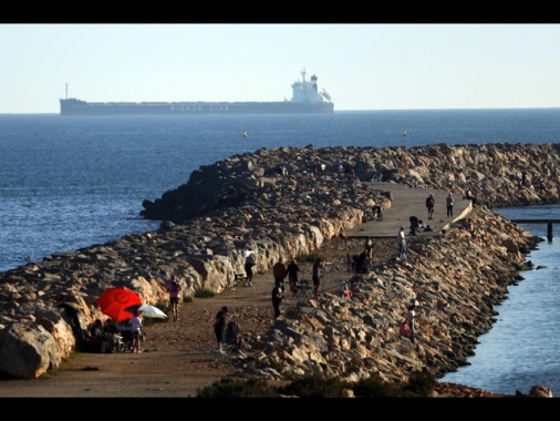 Corre il prezzo del petrolio, Wti di nuovo sopra 100 dollari