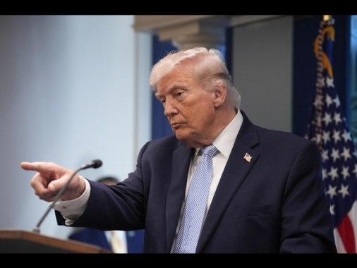 Trump, 'voci di pedaggi dell'Iran su Hormuz, meglio non lo facciano'