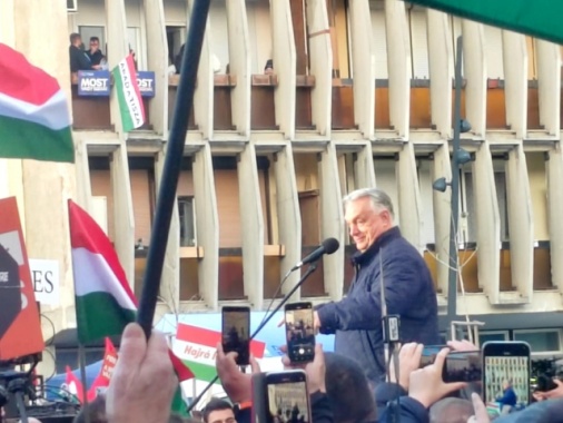 Orban accusa l'opposizione, 'in atto complotto per manipolare il voto'