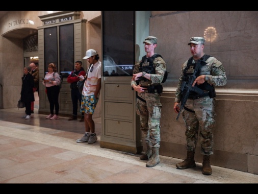 Ferisce con un machete tre anziani alla stazione di New York