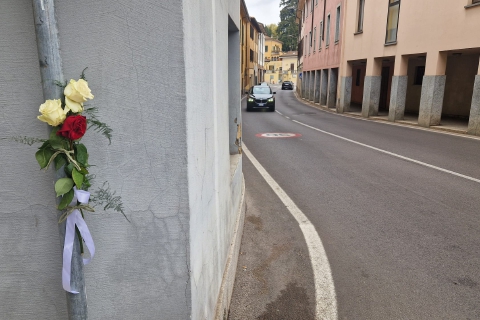 Un mazzo di rose sul luogo del delitto