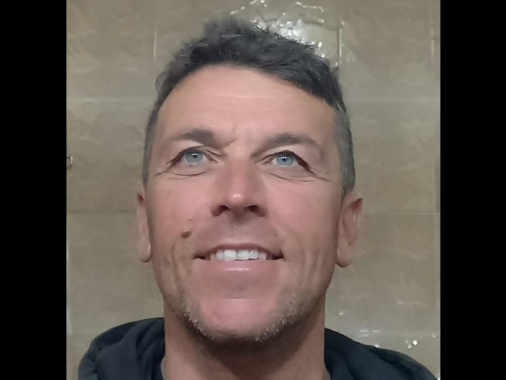 Muore davanti al figlio, fermati due giovani