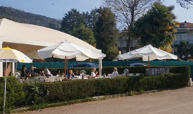 Il Galpa Beach sul lungolago di Gavirate