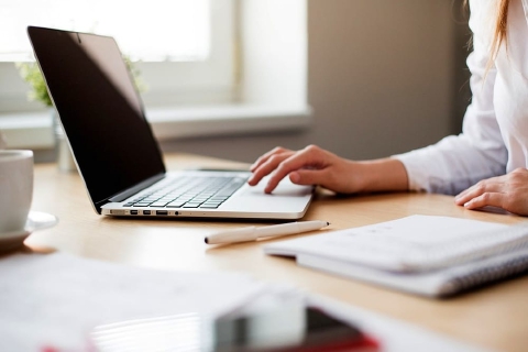 Smart working, da salvavita a soluzione al caro-energia