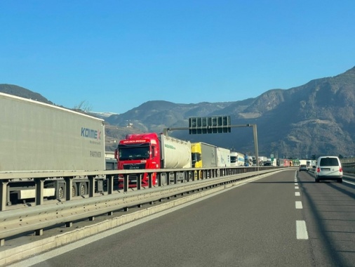 Innsbruck rilancia gli slot con passaggi tir su prenotazione al Brennero
