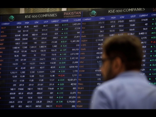 Borsa: l'Europa chiude in calo, lo stallo pesa sui listini