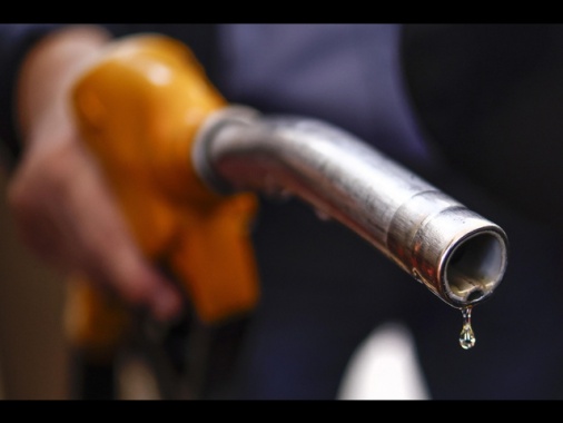 Su ponti 25 aprile-1 maggio stangata carburanti, spesa rifornimenti +1,4 miliardi