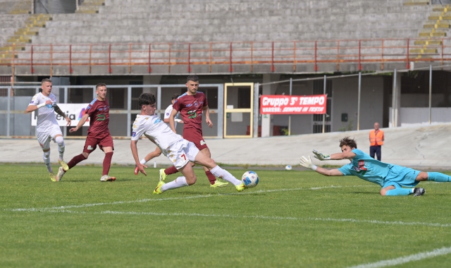 Il gol decisivo del Varese firmato da Marangon (foto Benvegnù)