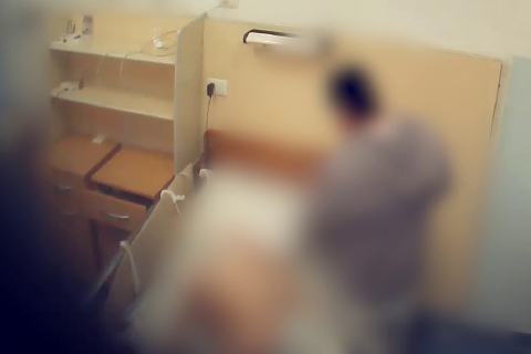 Molestie in Rsa, l’oss patteggia