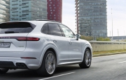 Nella Porsche rubata la pistola clandestina