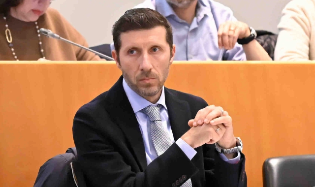 Il caso Fondazione infiamma il Consiglio comunale di Gallarate: Gnocchi se ne va