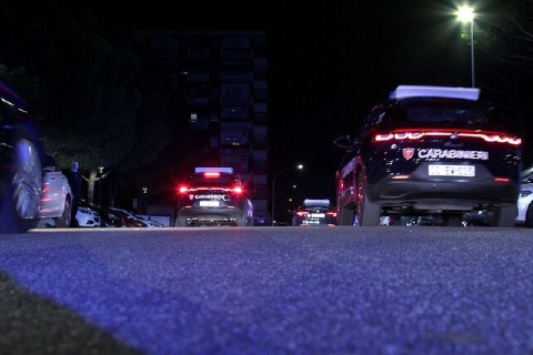 Finse un guasto e rapinò l’automobilista che si fermò ad aiutarla: condannata