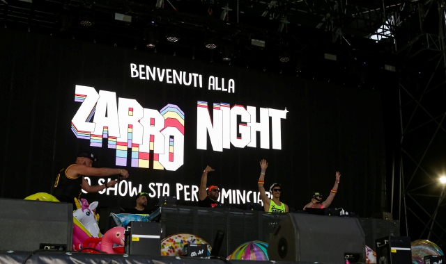 Luci fluo e cassa dritta: è la Zarro Night