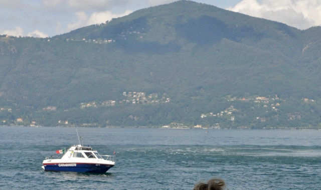 Pesca con la fiocina nel Lago Maggiore: denunciato