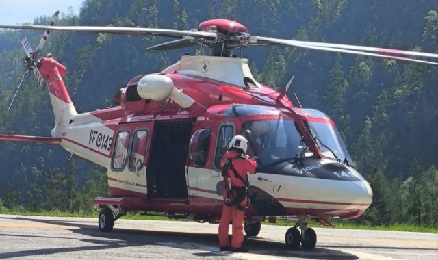 L’intervento dell’elicottero “Drago” dei Vigili del Fuoco ha permesso di recuperare i due escursionisti