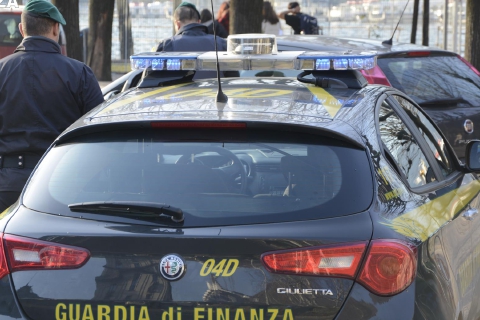 Controlli alle pompe sui prezzi della benzina