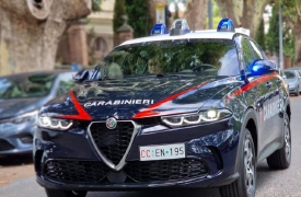 Truffa e fuga con gioielli e denaro: acciuffati in autostrada