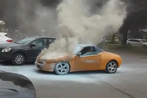 Auto in fiamme a Busto Arsizio