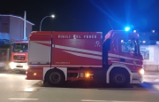 Fiamme nel cantiere, brucia una ruspa